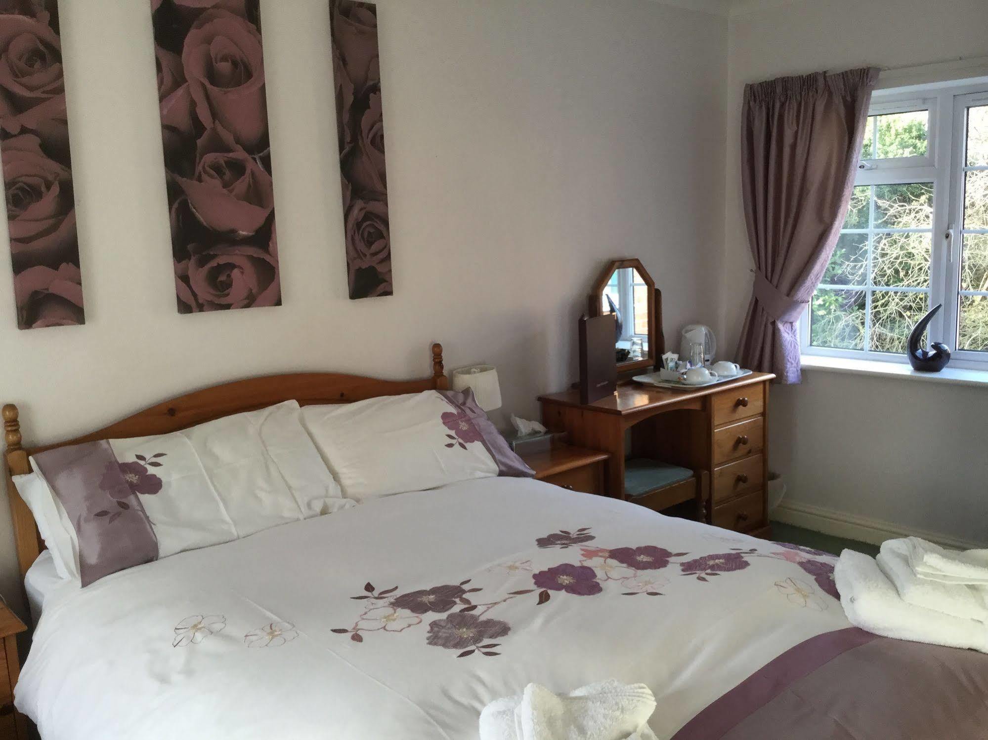 Faviere Guest House สแตรทฟอร์ด อะพอน เอวอน ภายนอก รูปภาพ